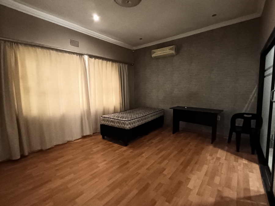 5 Bedroom Property for Sale in Park West Free State